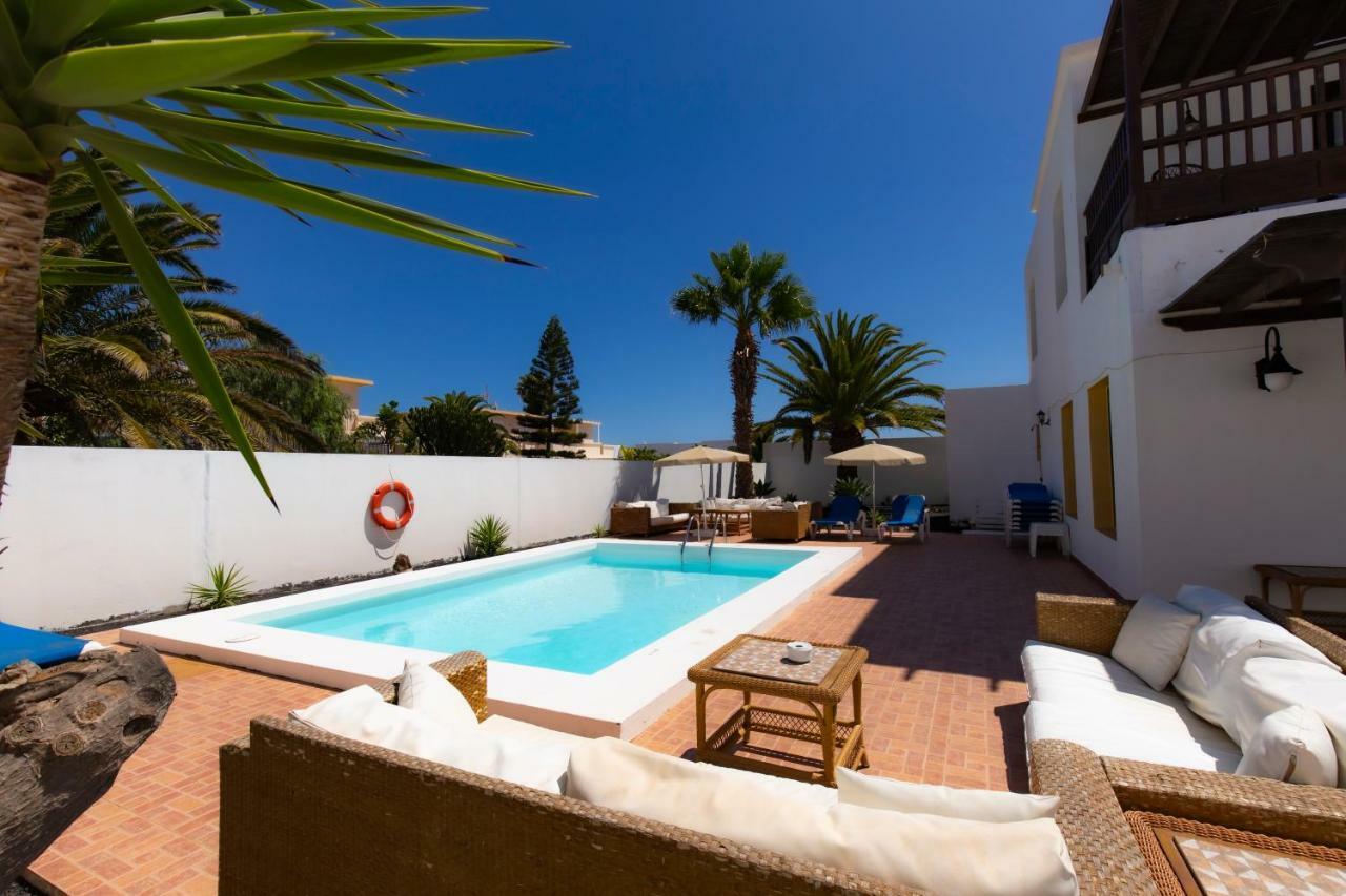 Reina Villa Costa Teguise